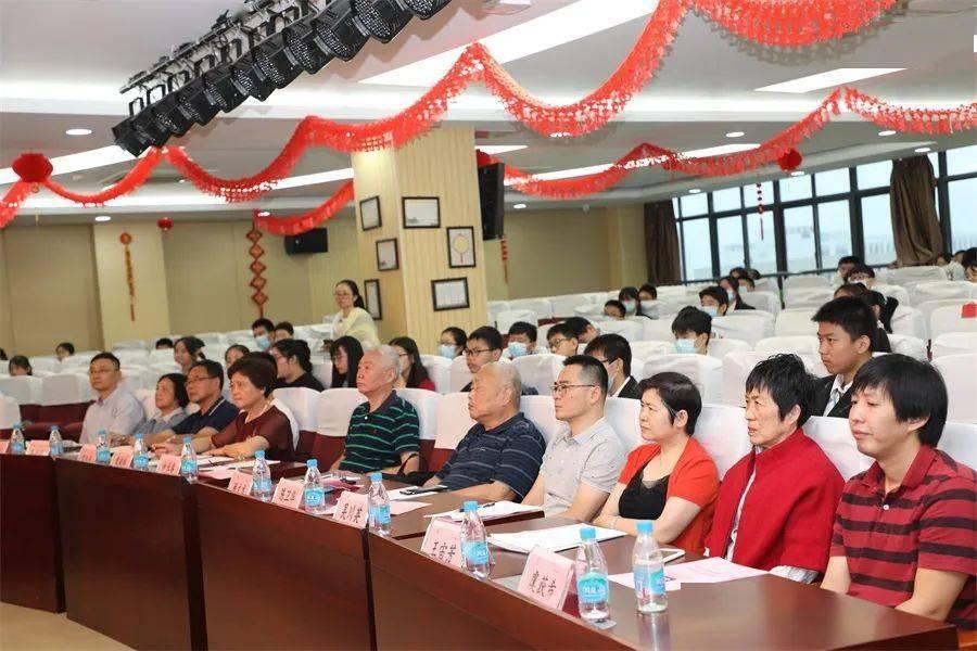 茶壶应该对到主人还是客人
